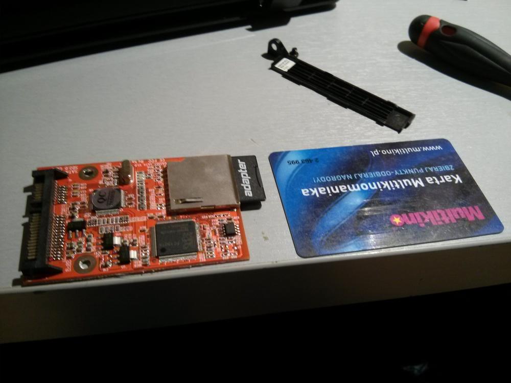 techfreak_pl_SD_SDHC_Secure_Digital_MMC_to_SATA_FC_130712