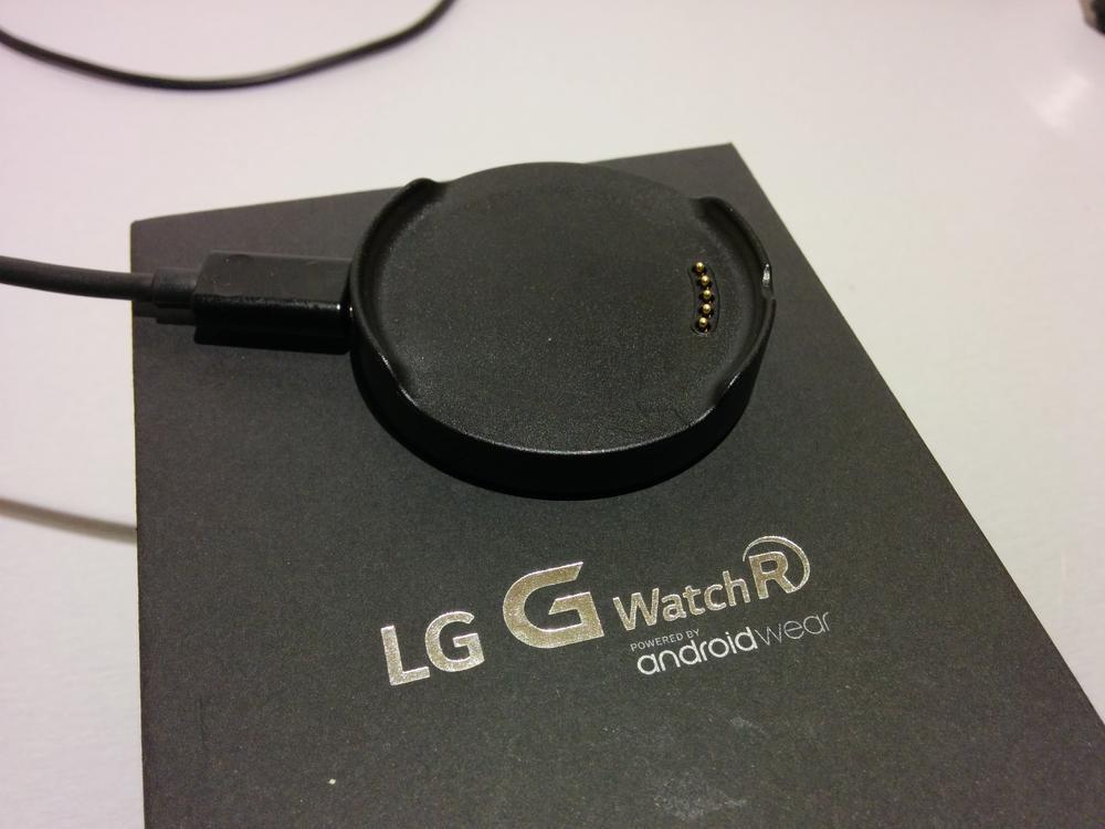 LG_G_watch_R_ladowarka_pasek_1