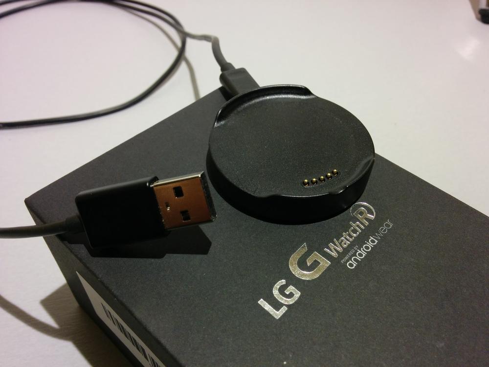 LG_G_watch_R_ladowarka_pasek_2