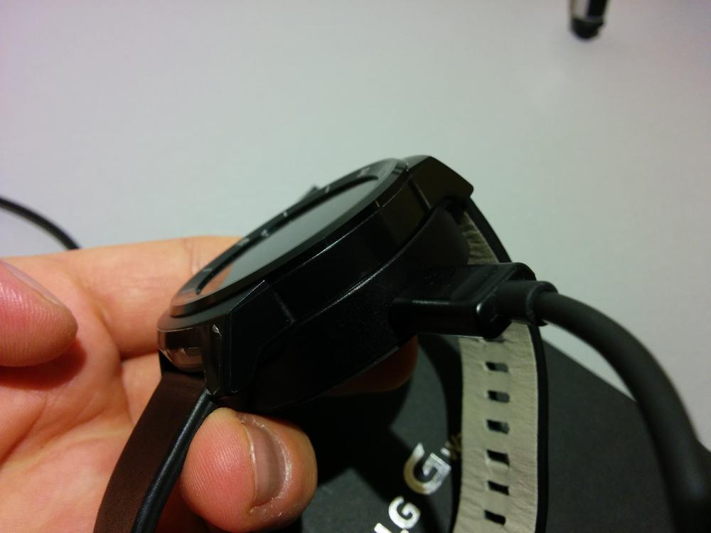 LG_G_watch_R_ladowarka_pasek_5