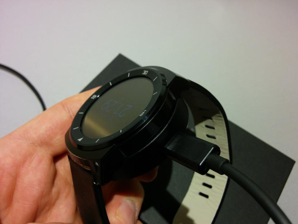 LG_G_watch_R_ladowarka_pasek_6