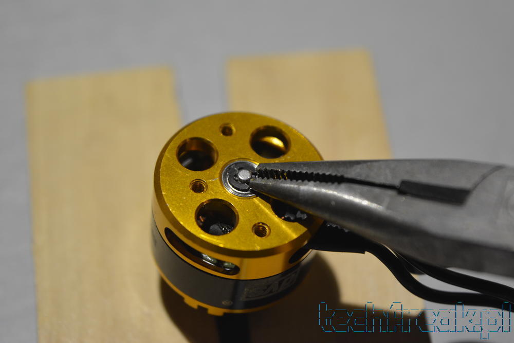 techfreak_ bearing_replace_DYS_BE_1806_wymiana_lozyska.8