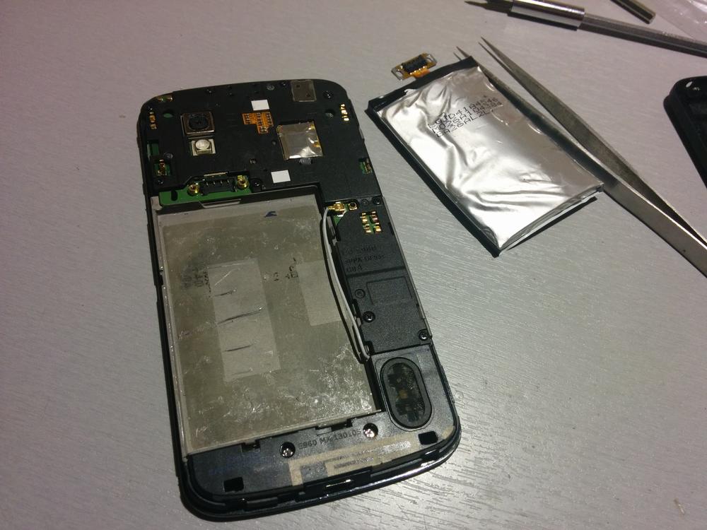 5_techfreak_wymiana_baterii_nexus4_