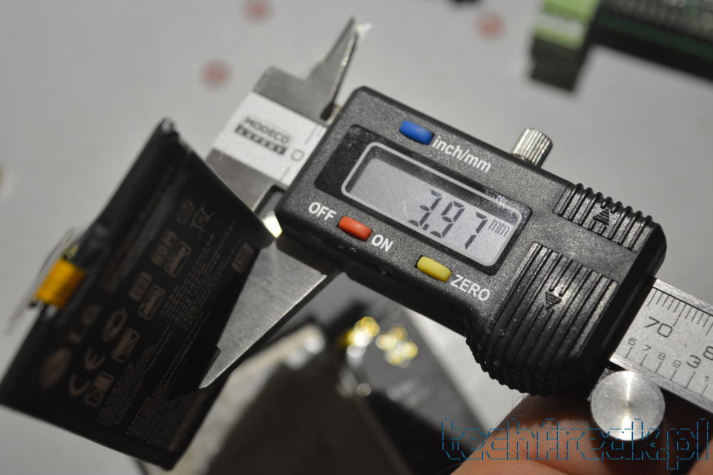 techfreak-lg-nexus-4-bateria-spuchla-nowa-2