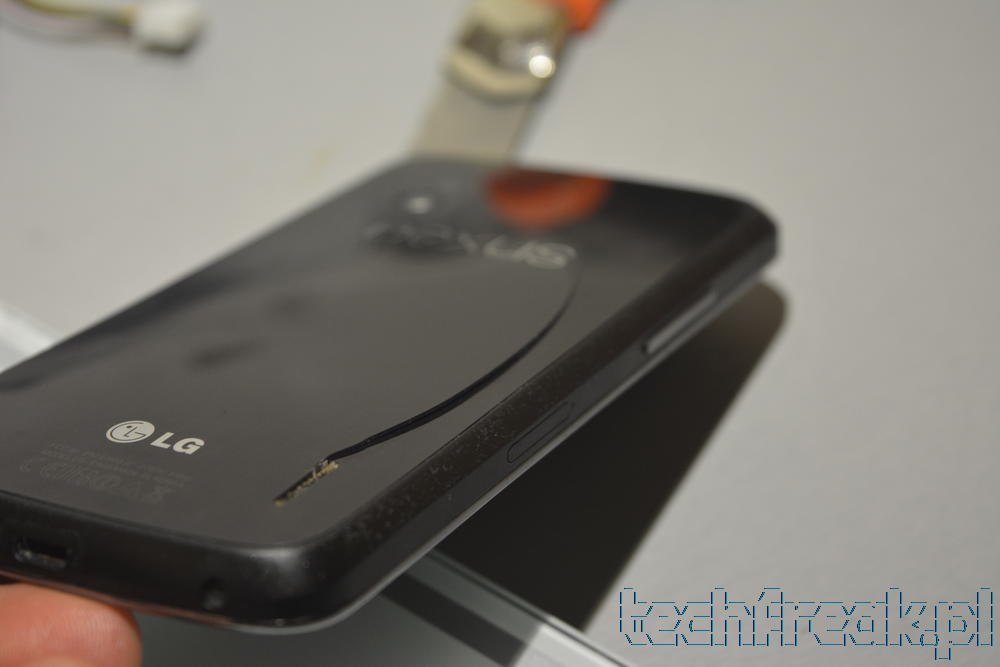 techfreak-lg-nexus-4-bateria-spuchla-pekla-obudowa-0