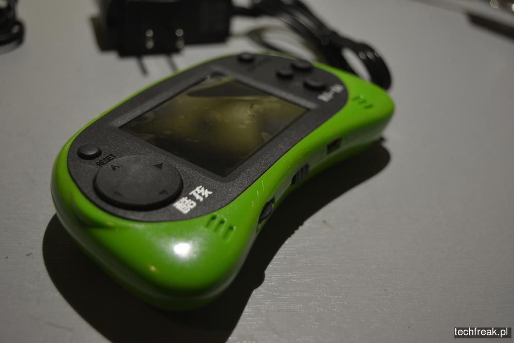 techfreakpl-hand-held-game-console-rs-8-18