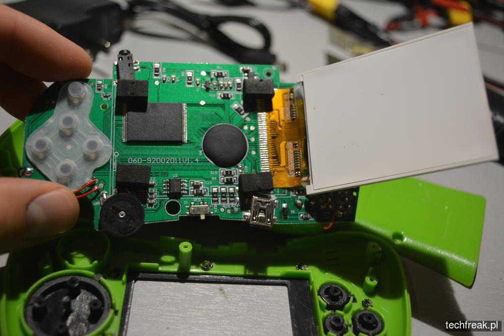 techfreakpl-hand-held-game-console-rs-8-29