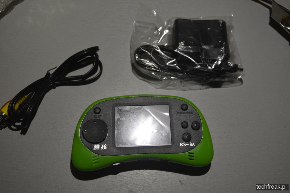 techfreakpl-hand-held-game-console-rs-8-9